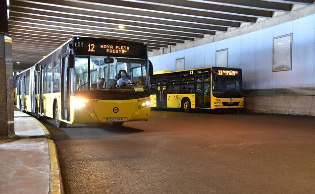 Guaguas en la estación de Santa Catalina. 