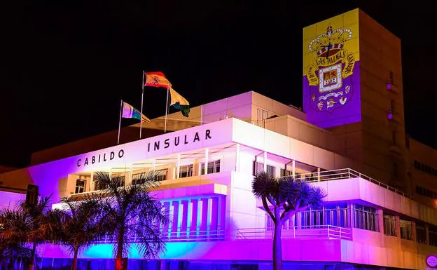 La Pasa Palacio teñida de azul y amarillo por la promoción a la Liga Santander en 2021. 