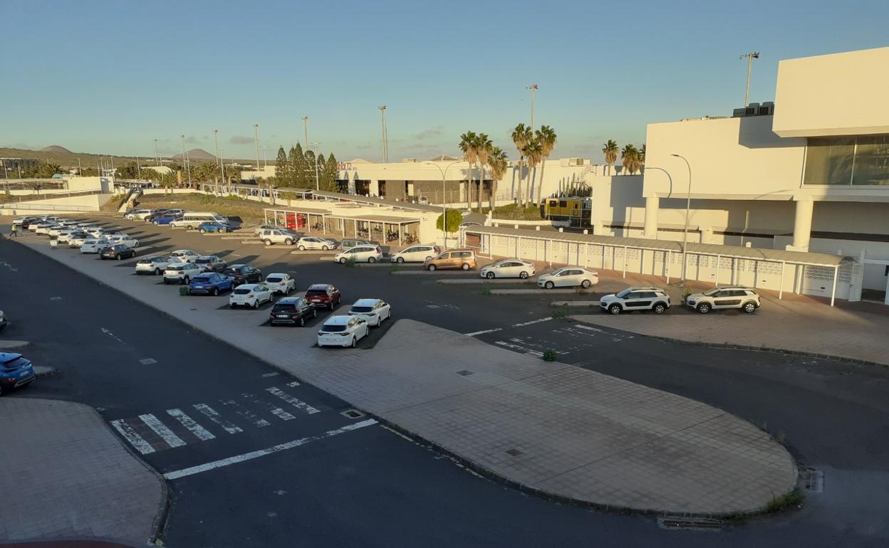 El aparcamiento antiguo de guaguas del aeropuerto volverá a operar El aparcamiento antiguo de guaguas del aeropuerto volverá a operar