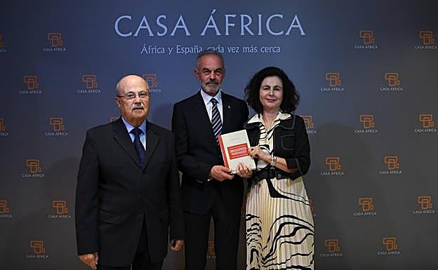 Juan Romero Pi en la presentación de su libro en la sede de Casa África. 