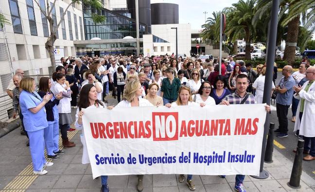 Imagen de archivo de abril de 2019 de una protesta del personal de Urgencias denunciando la saturación del servicio.