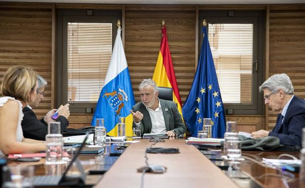 Gobierno y sindicatos alcanzan un acuerdo para estabilizar 3.499 plazas de empleo público 