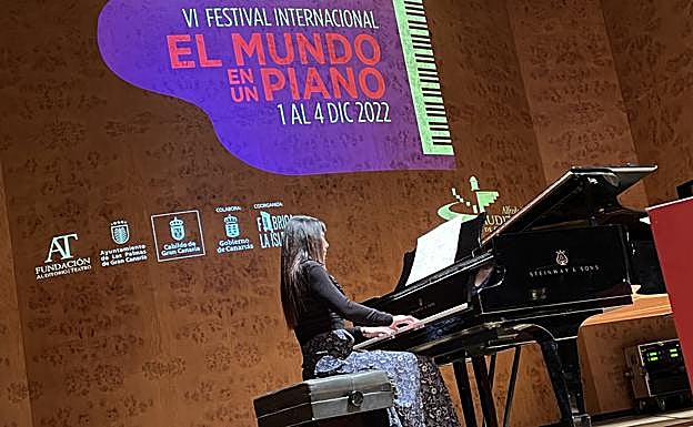 La pianista Natalia Falcón Bonilla ofreció un avance de su concierto en la presentación del festival, celebrada en la mañana de este martes. 