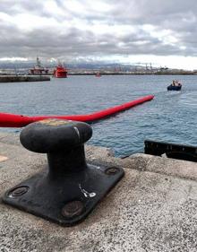 Imagen secundaria 2 - El puerto acoge un simulacro de vertido de fue-oil