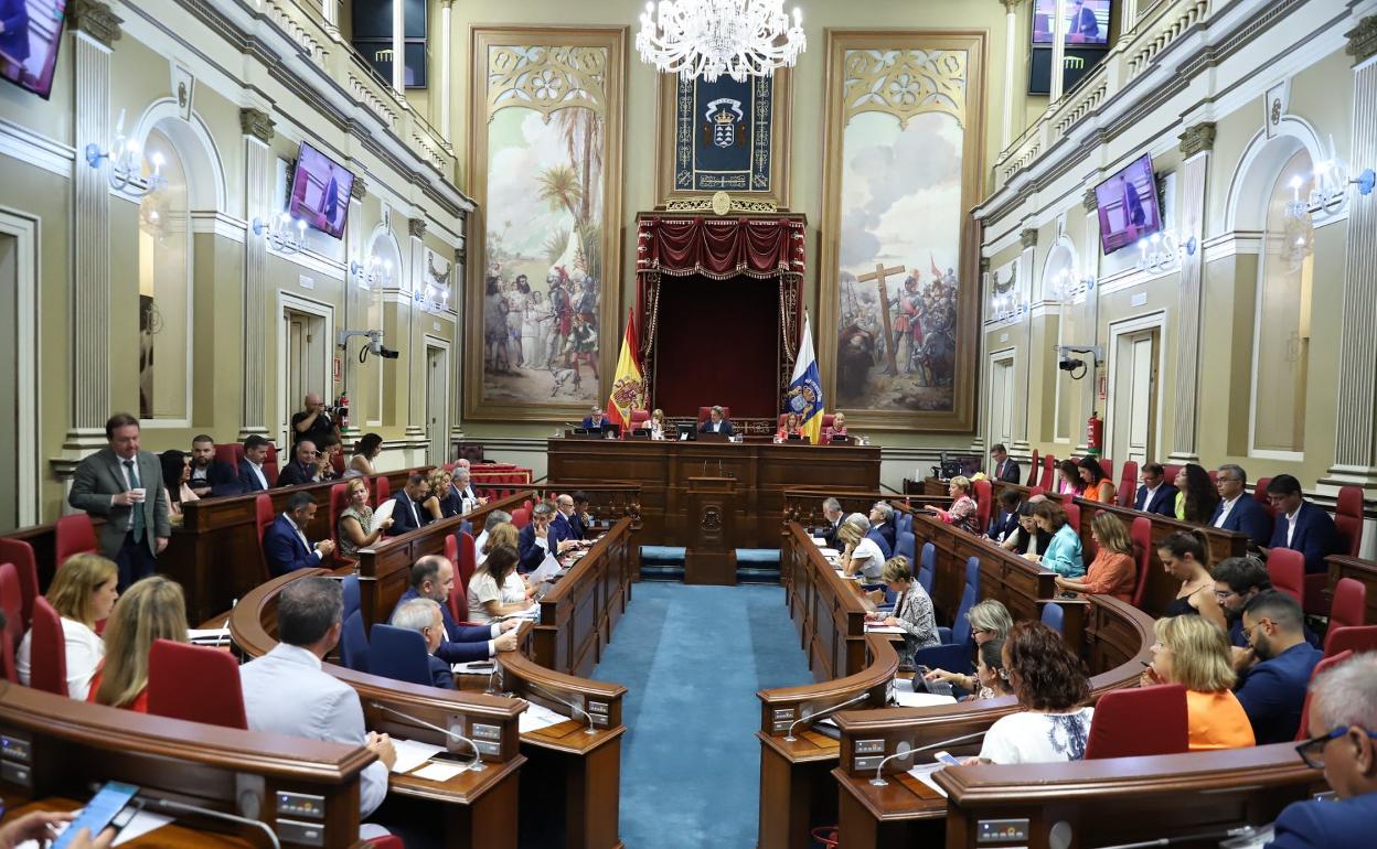 Las cuentas canarias siguen su trámite parlamentario