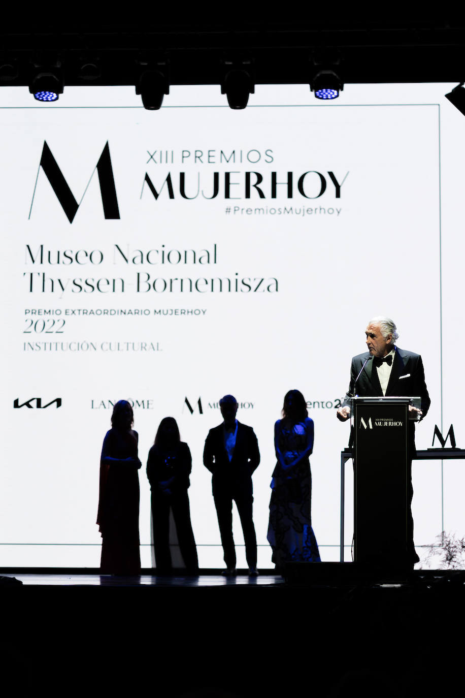 Evelio Acevedo, Director Gerente del Museo Nacional Thyssen-Bornemisza, recogió el premio otorgado a la pinacoteca. 