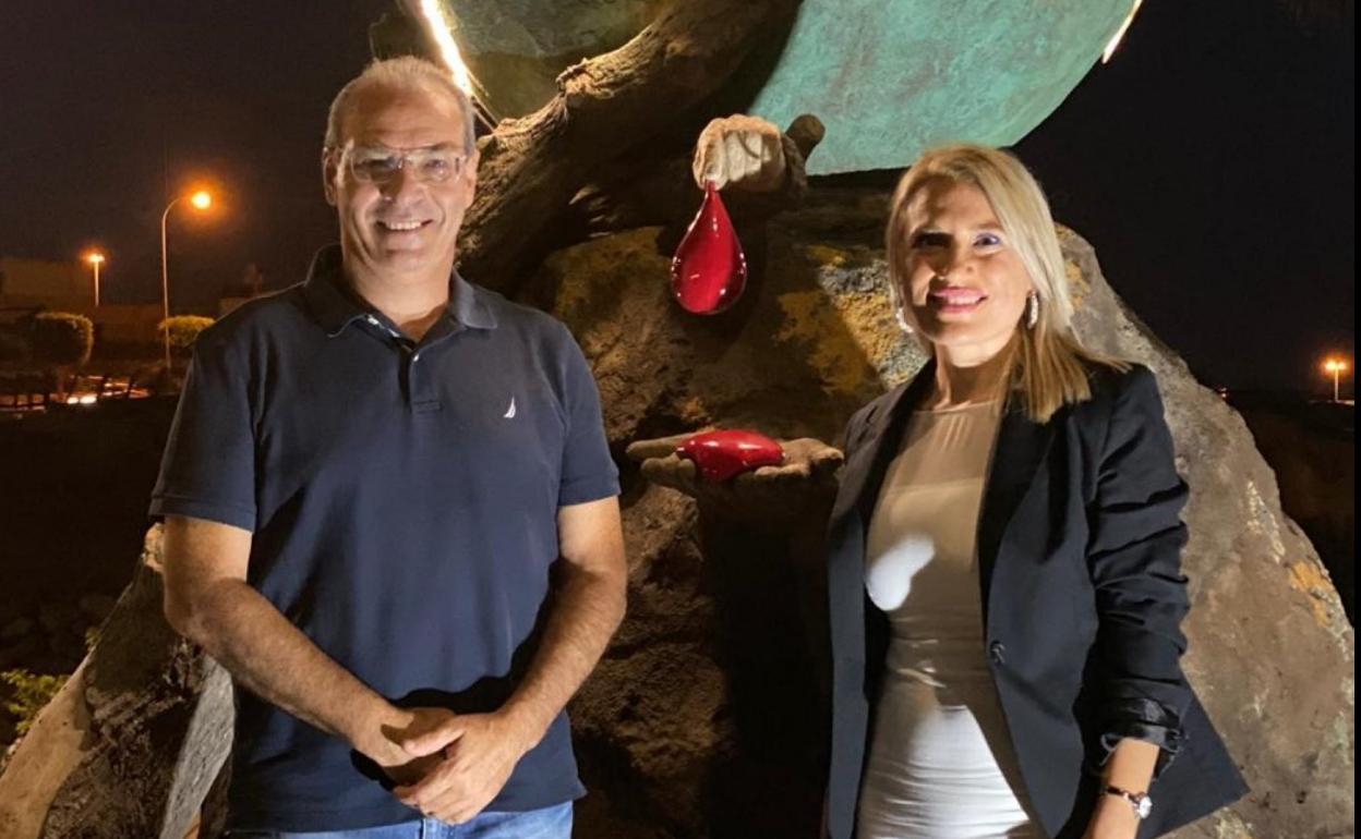 Domingo González y Minerva Artiles, ambos ediles de Agrupa. 