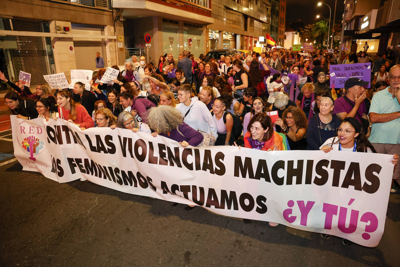 Fotos: Marea violeta contra el machismo en la capital grancanaria