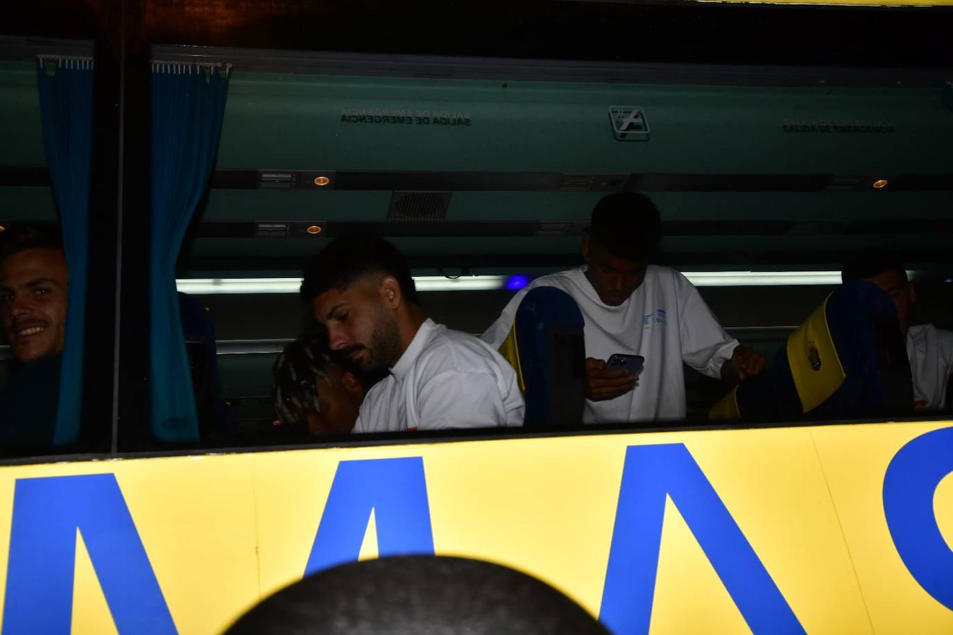 Fotos: La afición recibe por todo lo alto a los jugadores de la UD en Fondos de Segura