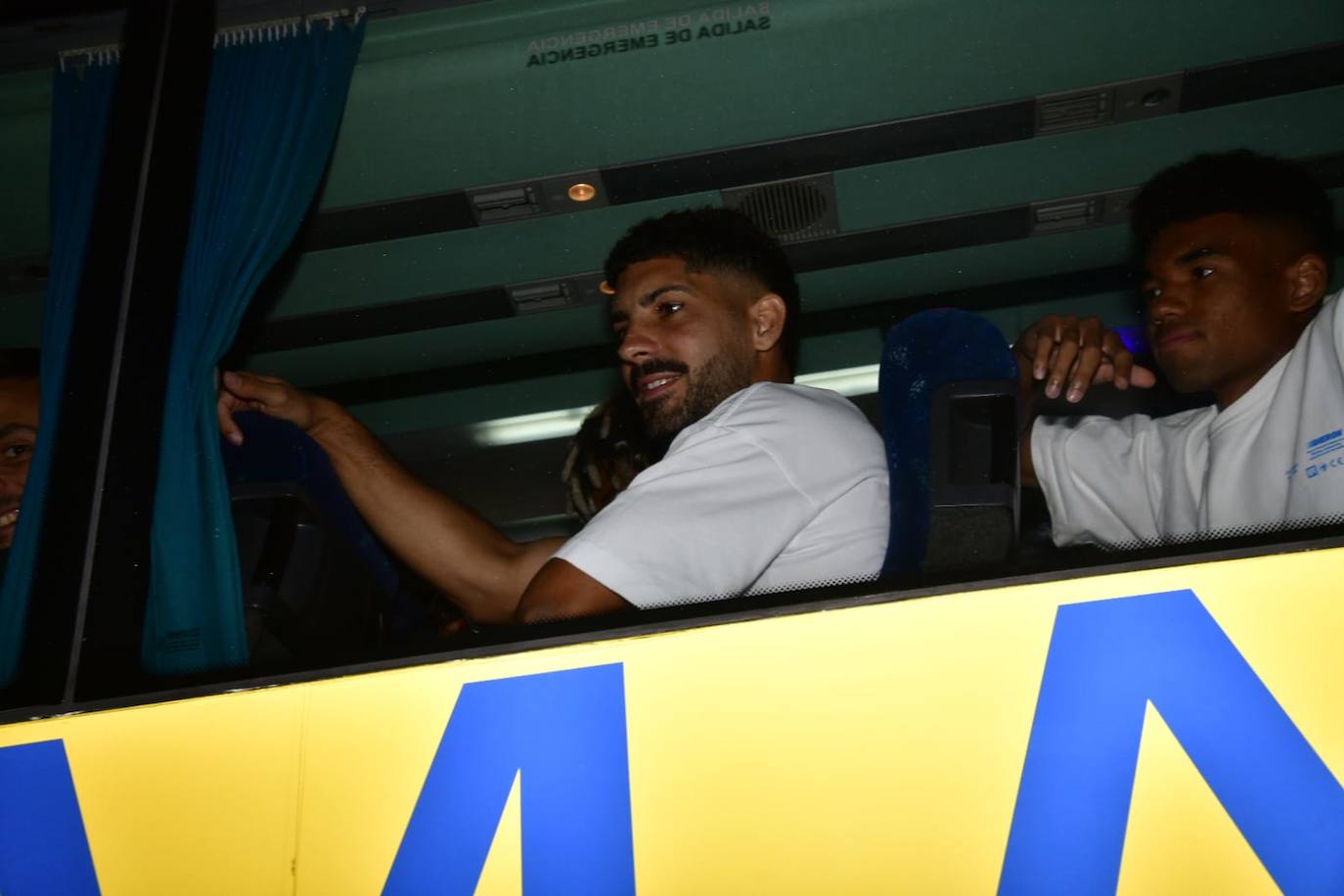 Fotos: La afición recibe por todo lo alto a los jugadores de la UD en Fondos de Segura