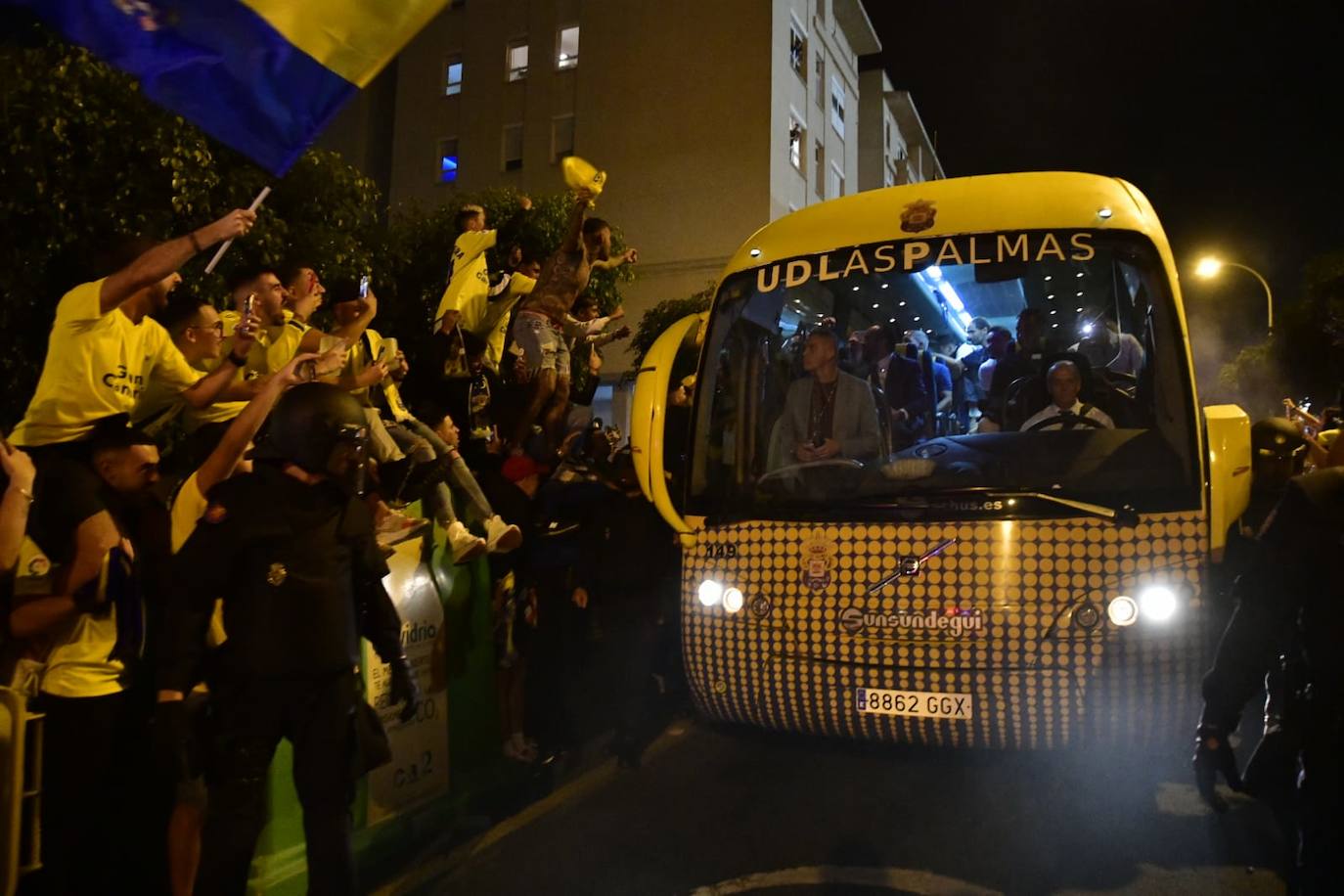 Fotos: La afición recibe por todo lo alto a los jugadores de la UD en Fondos de Segura