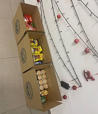 Se requieren alimentos no perecederos. 