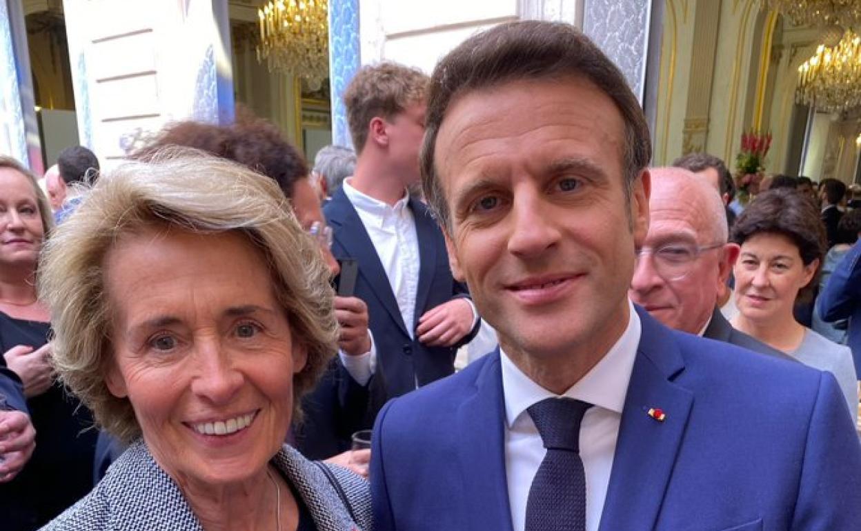 Caroline Cayeaux, junto al presidente francés, Emmanuel Macron, en una imagen de archivo. 