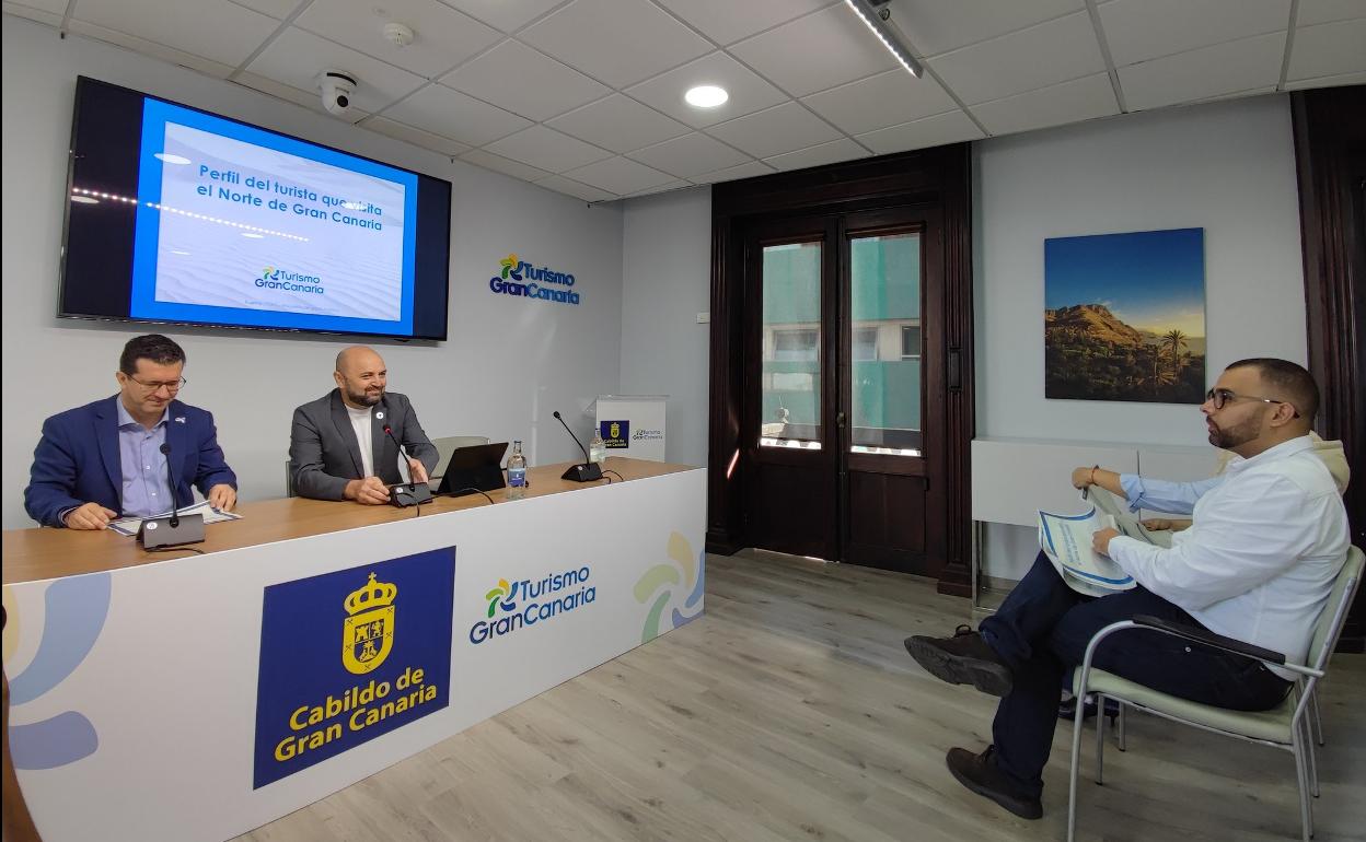 En la imagen, Juan Jesús Facundo y Carlos Álamo, en el Patronato de Turismo. 