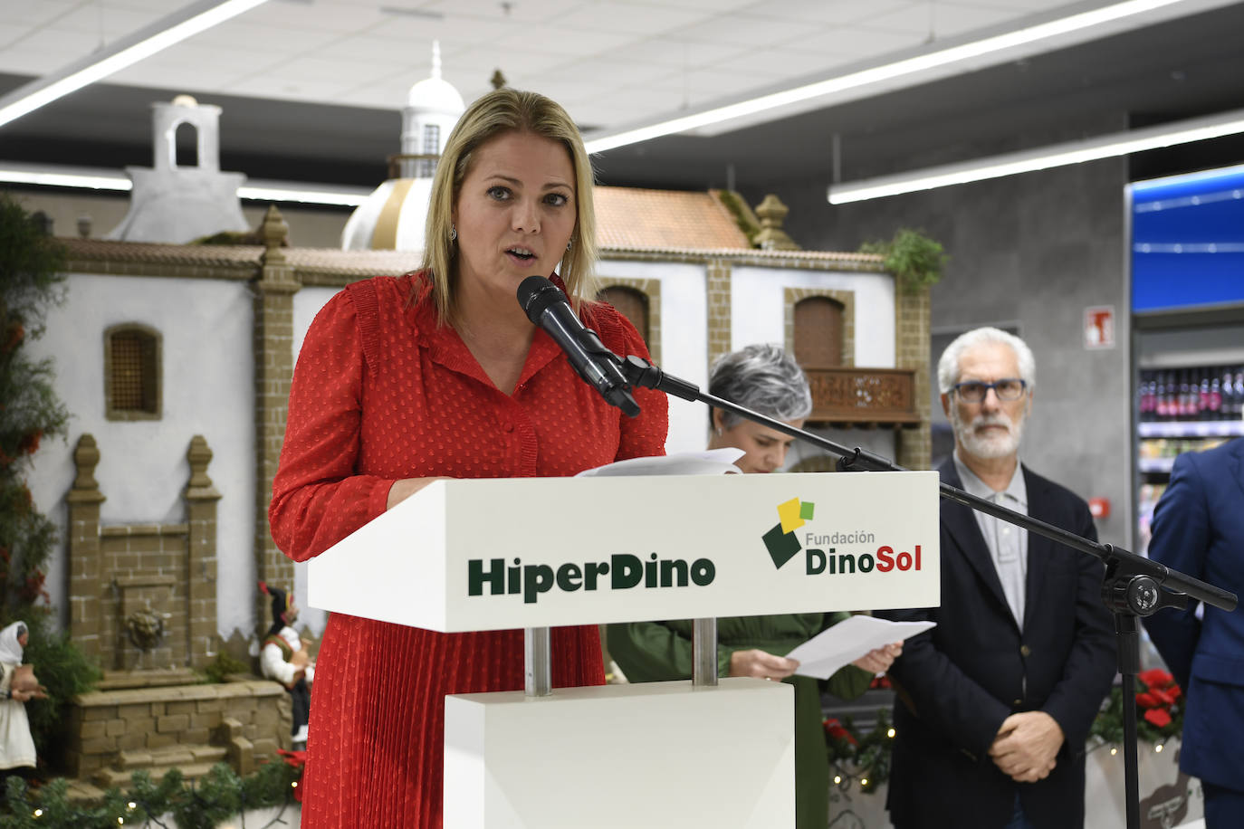 Fotos: HiperDino presenta su Belén, que este año cuenta con 200 piezas