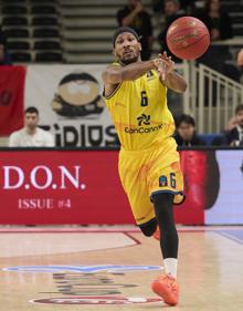 Imagen secundaria 2 - El Gran Canaria se deja el liderato en Italia (75-72)