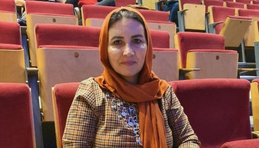 Gulalai Hotak posa durante unas jornadas en Granada en Octubre 2022. 