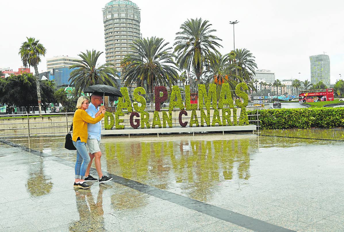 Fotos: Sábado pasado por agua en la capital grancanaria
