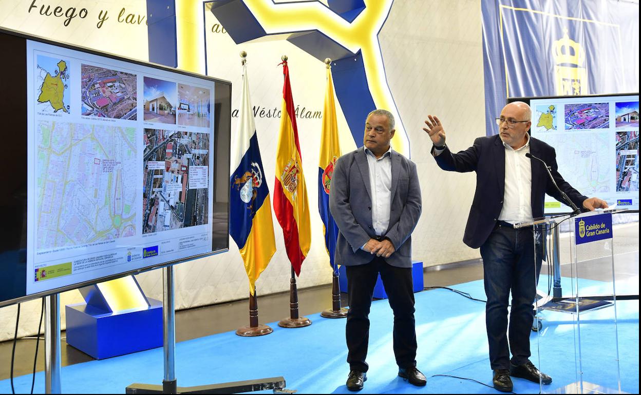 El presidente del Cabildo, Antonio Morales (d), en foto de archivo. 