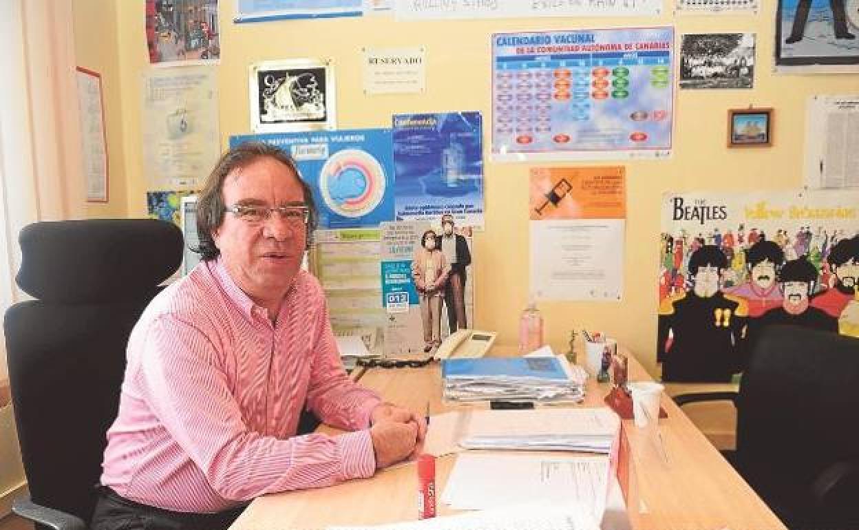 Foto de archivo de Amós García en su despacho. 