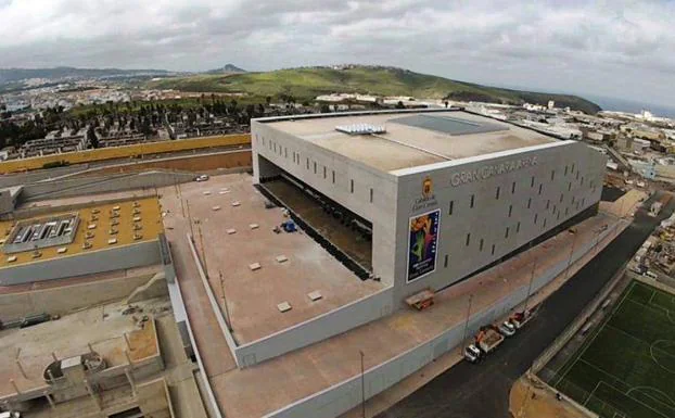 El pabellón Gran Canaria Arena tendrá la primera batería de almacenamiento de renovables del Cabildo. 