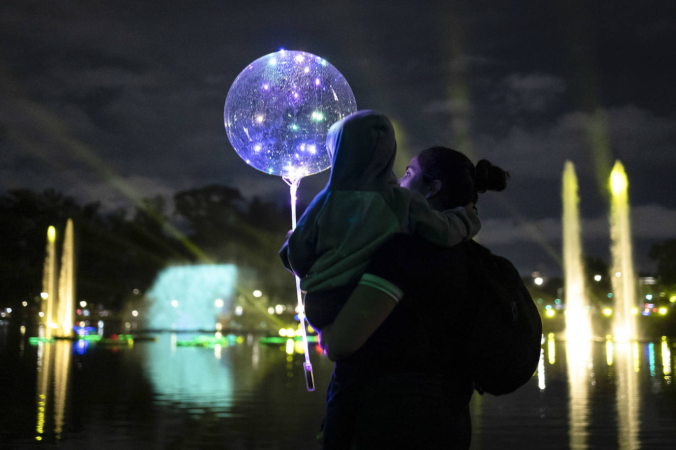 Un espectáculo de luces con motivo de la Navidad en el parque Ibirapuera, en Sao Paulo, Brasil.