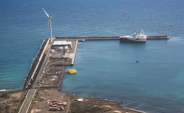 Instalaciones del puerto de Arinaga, en la costa sureste. 