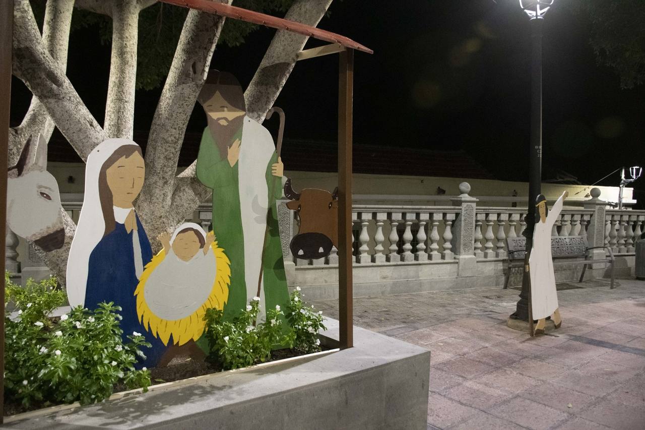 Imagen principal - Imágenes de la inauguración del Belén. 