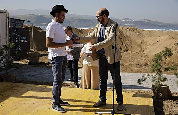 Los jóvenes recibieron un diploma por su participación en el Belén. 