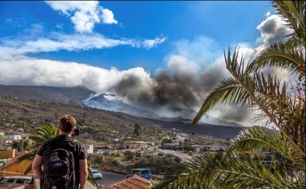 Afectados por la erupción en La Palma convocan una protesta junto al Parlamento