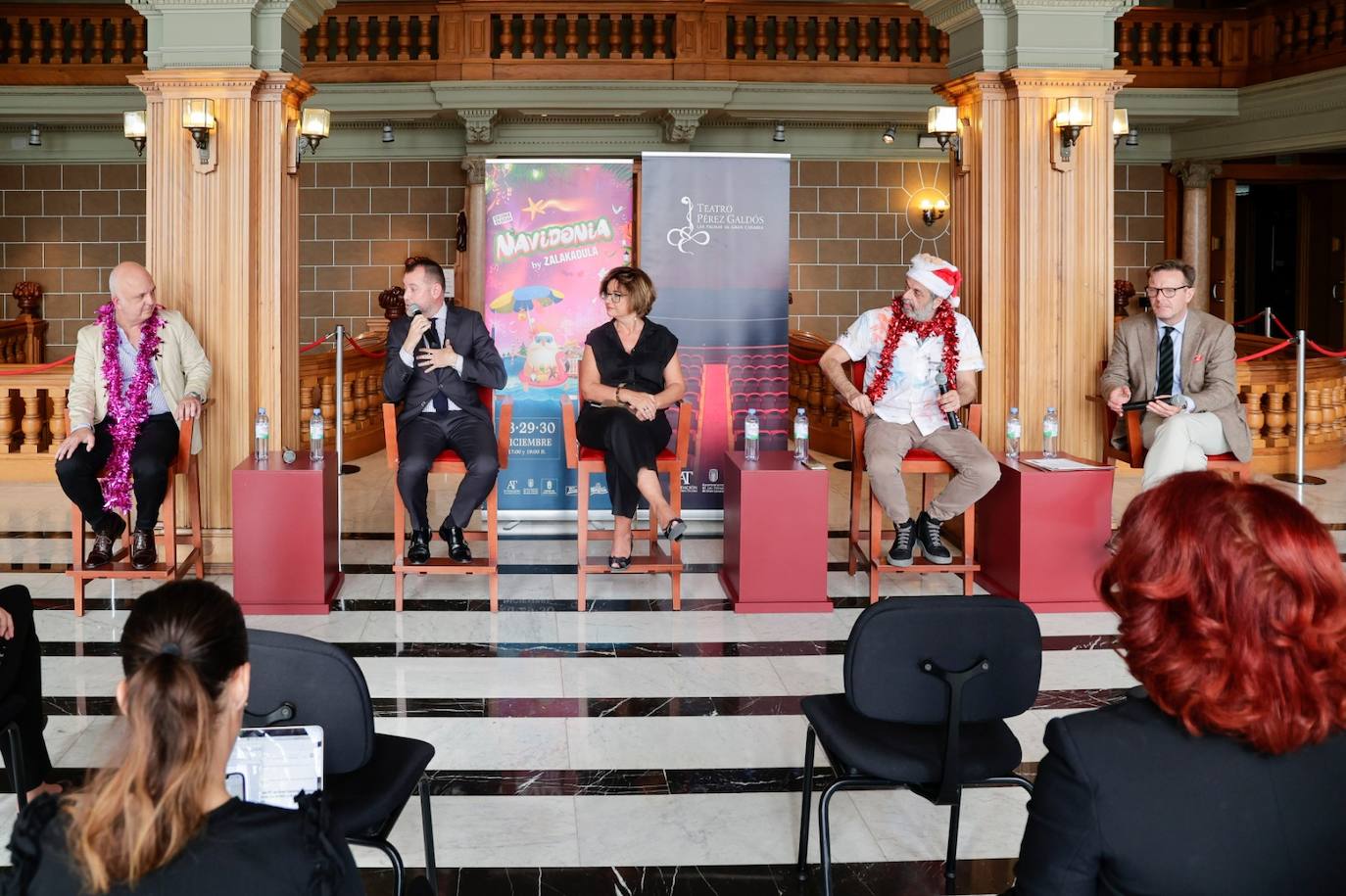 Imagen principal - Momentos de la presentación de la obra de Zalakadula. 