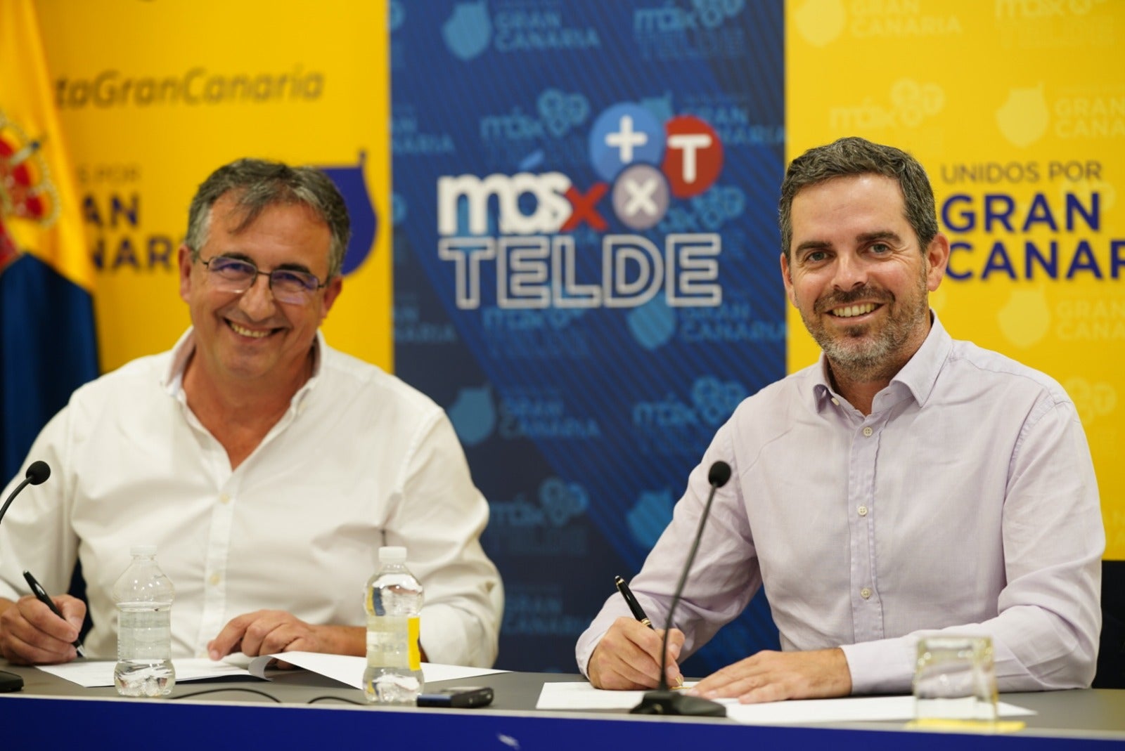 Un momento durante la firma del acuerdo electoral.