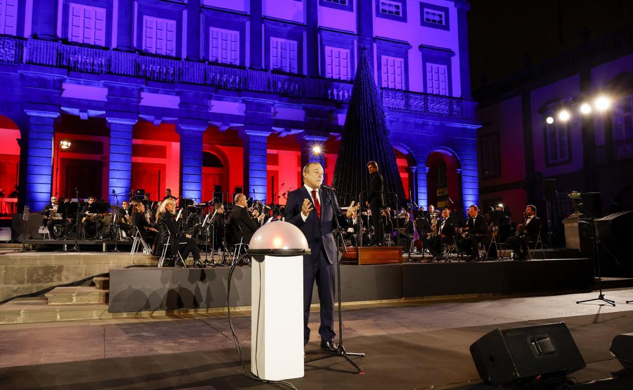 El alcalde de la capital grancanaria, en Santa Ana, en el encendido este año de la iluminación navideña. 