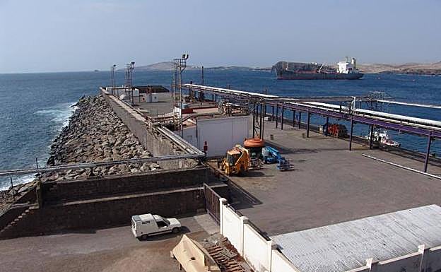 El puerto de Salinetas se dedica exclusivamente al transporte de graneles líquidos (hidrocarburos). 