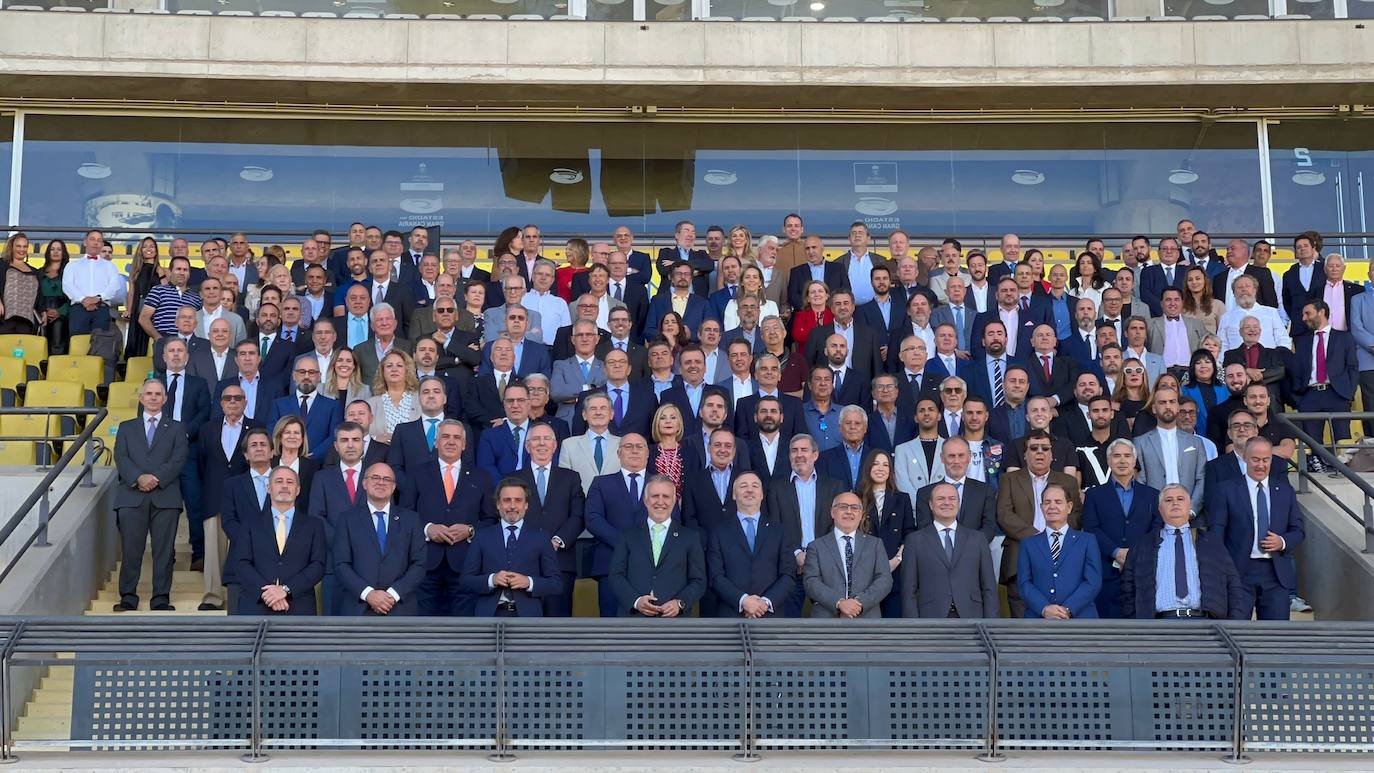 Fotos: La UD celebra su tradicional almuerzo de navidad