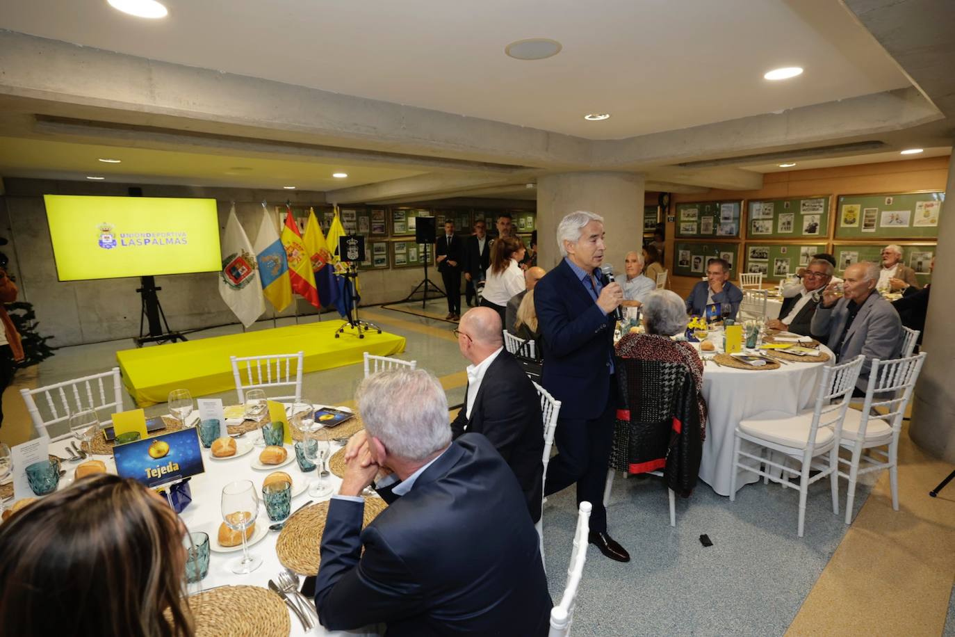 Fotos: La UD celebra su tradicional almuerzo de navidad