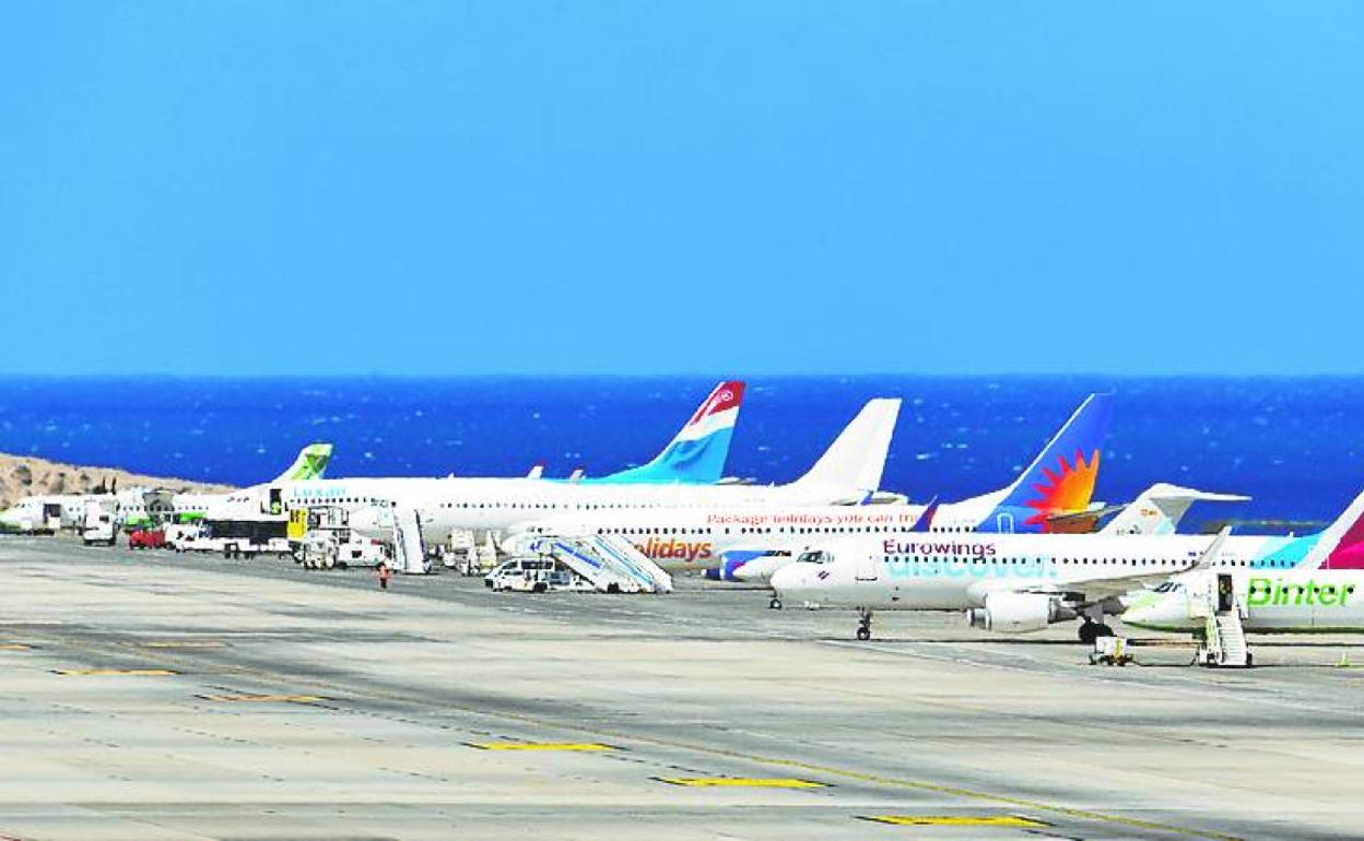 Aviones en la terminal de Gran Canaria. 