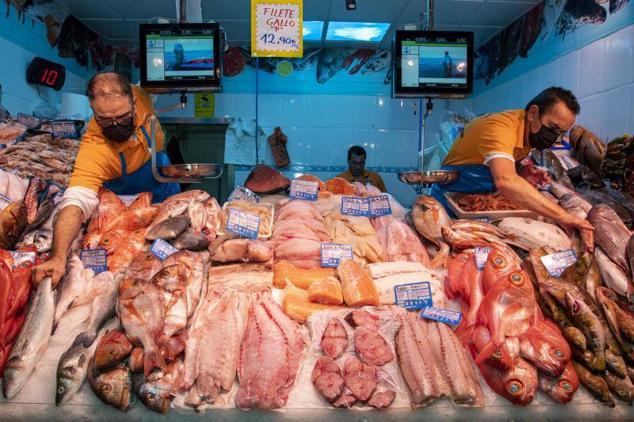 Fotos: Los mercados grancanarios recuperan la ilusión con la cena navideña