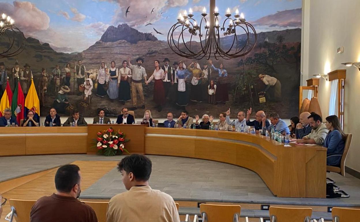 Momento en que AV votó la reprobación y solicitud de dimisión del alcalde. 