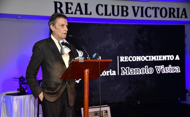 Manolo Vieira, en noviembre, durante el reconocimiento que le hizo el Real Club Victoria. 