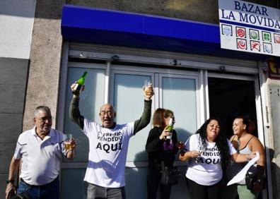 Imagen secundaria 1 - Momentos de celebración en Las Huesas. 