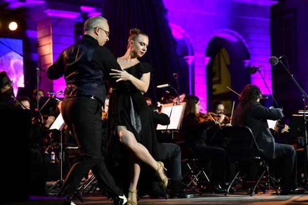 La Plaza de Santa Ana disfruta de la Navidad al ritmo de la música