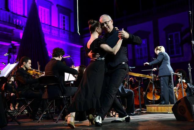 La Plaza de Santa Ana disfruta de la Navidad al ritmo de la música