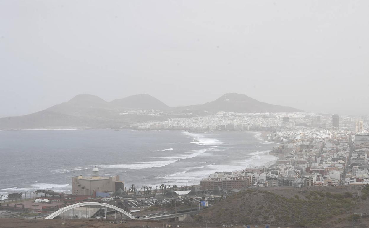 Episodio de calima en la capital grancanaria. 