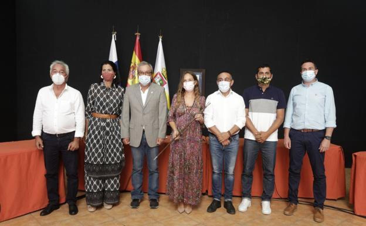 Ediles de PMH y CC tras el pacto que firmaron en noviembre de 2020 para echar al alcalde del PSOE, Alfredo Villalva. 