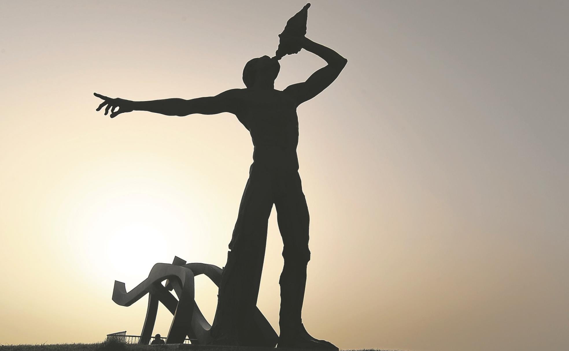 El Tritón. Imagen de la escultura que da la bienvenida a la entrada de la capital grancanaria.