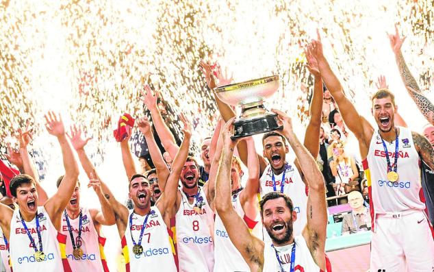 La selección de baloncesto que entrena Sergio Scariolo, se coronó en septiembre nuevamente campeona de Europa con una plantilla con muchas caras nuevas, sin los hermanos Gasol y con la demostración de que hay savia nueva.