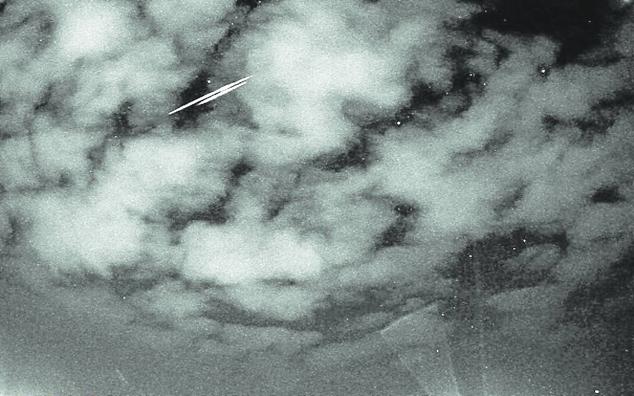 El mes de diciembre arrancó con un gran estruendo en la hora de la sobremesa escuchado en gran parte de Gran Canaria. Fue el momento de la entrada en la atmósfera y su posterior impacto en el mar de un meteorito. Fenómenos similares se repitieron en los siguientes días en otros puntos del archipiélago.