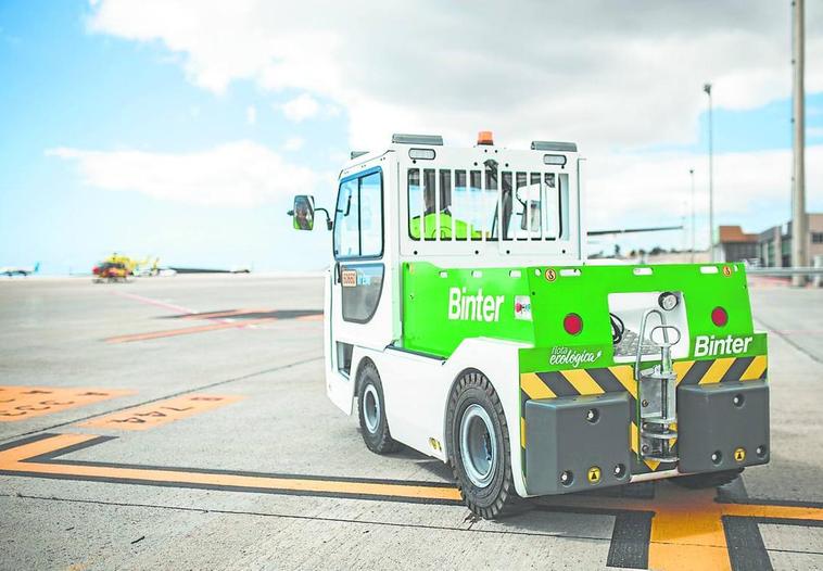 Binter puja con Menzies para quedarse con el hándling a terceros en cinco aeropuertos de Canarias