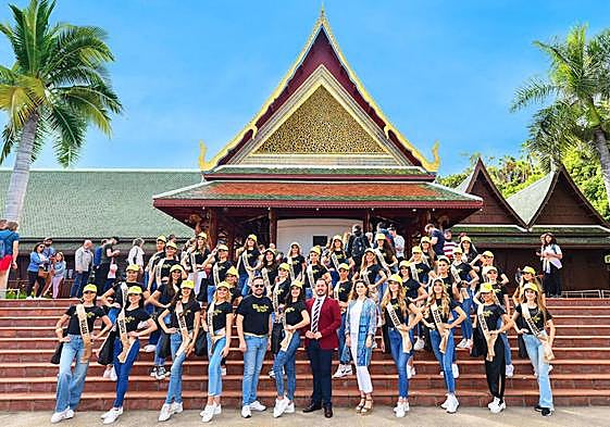 Loro Parque recibe la visita de las concursantes de Miss Grand Spain.